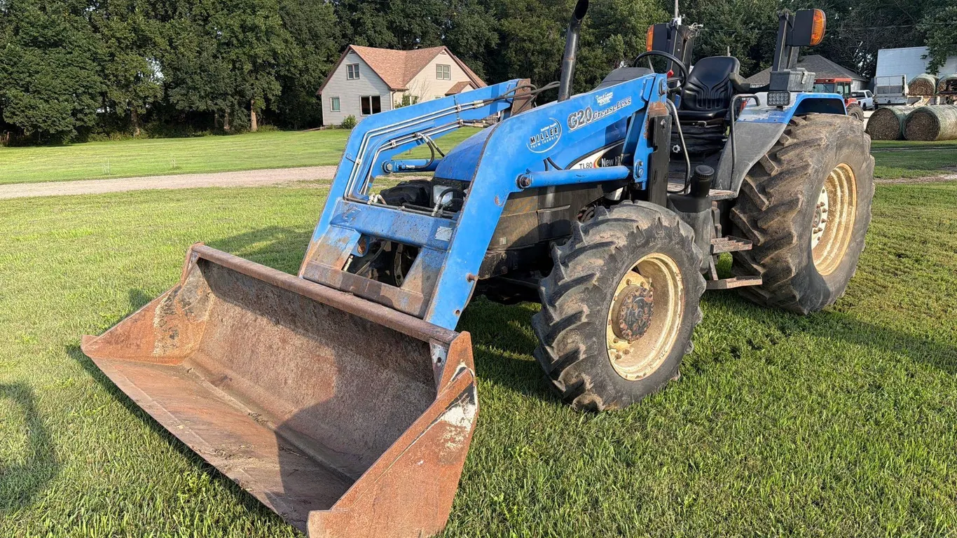 New Holland TL80 FWA Tractor w/ Loader-1 Owner