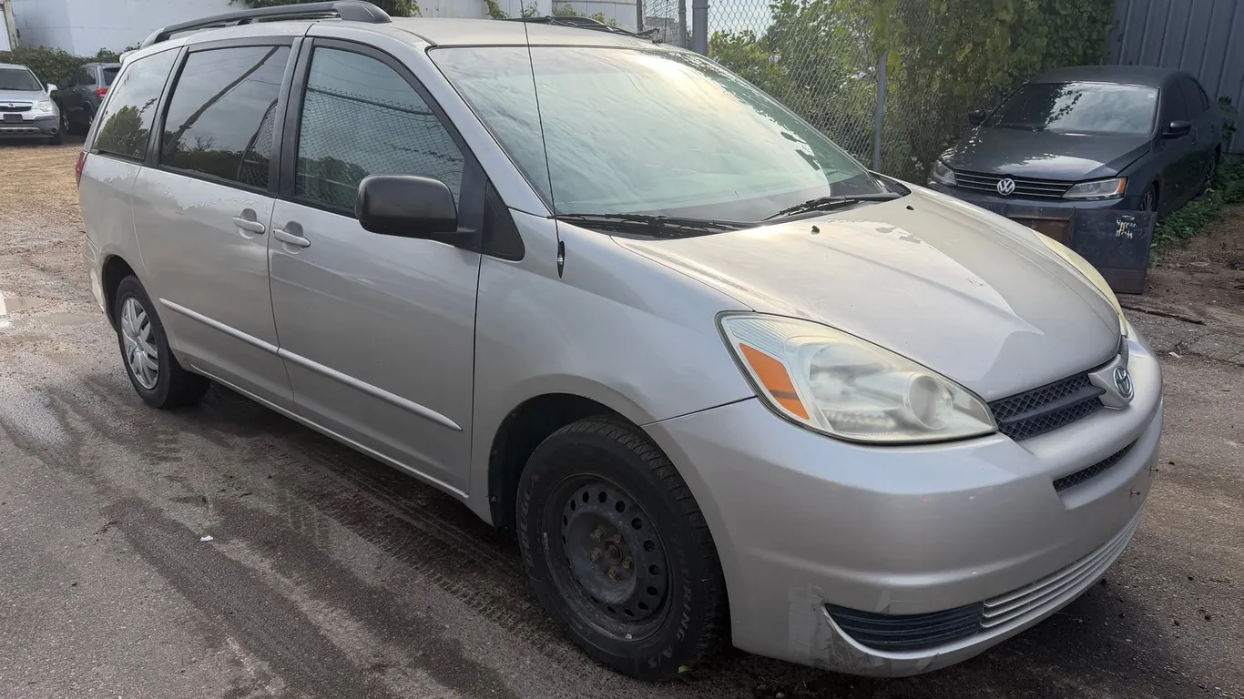 2005 Toyota Sienna Van