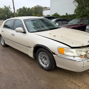 2000 Lincoln Town Car Passenger Car