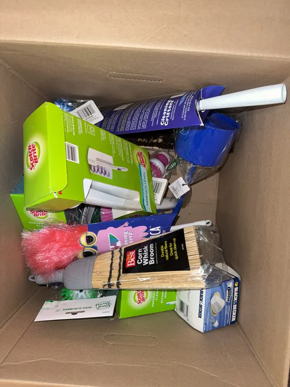 Box of brushes and scrubbers