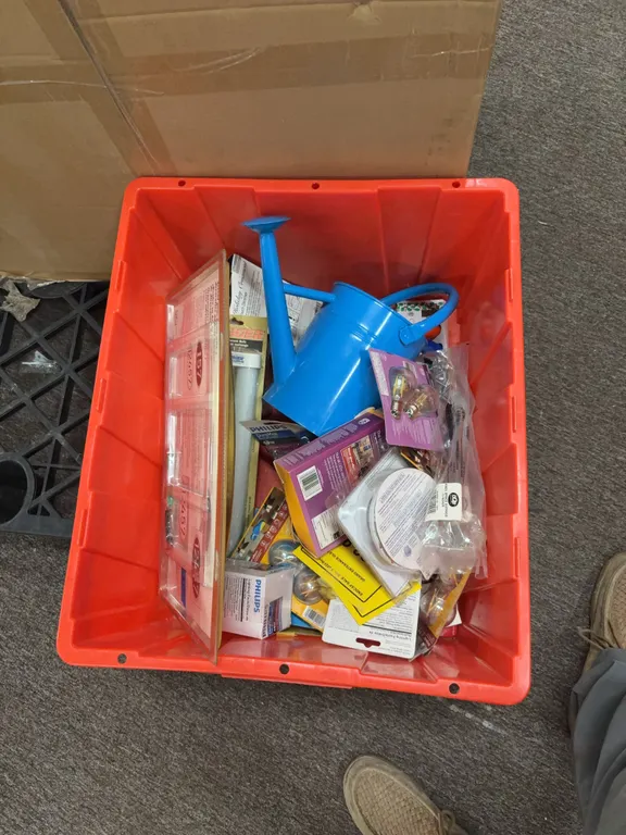 miscellaneous lightbulbs contents only