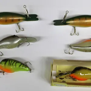 6 Fishing Lures With Aquasonic Box