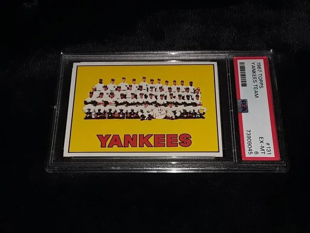 1967 Topps Yankeess Team Card PSA 6