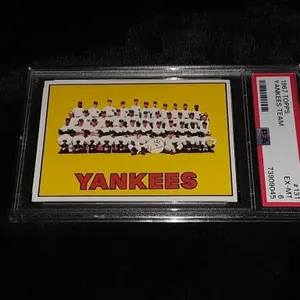 1967 Topps Yankeess Team Card PSA 6