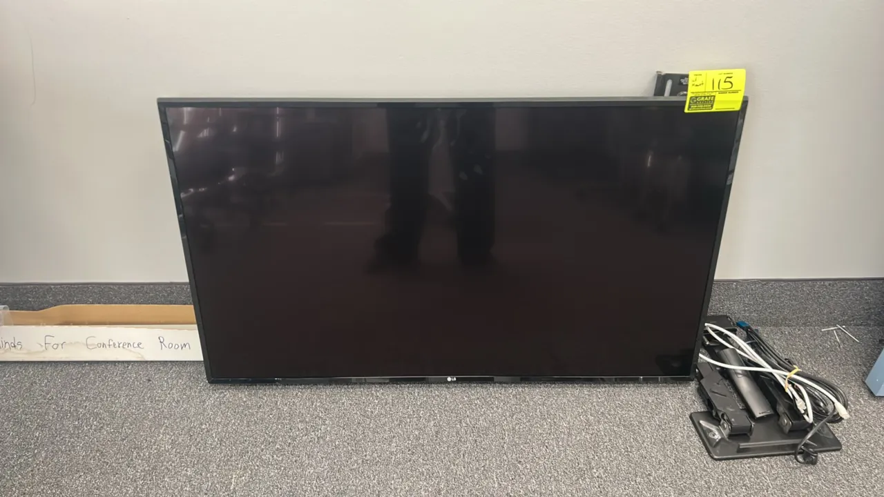 2018 LG 49UK6090PUA flatscreen TV. 48". Includes articulating wall mount bracket and assorted cables. S/N: 809RMDZB6202. Electrical: 100-240V, 50/60 H