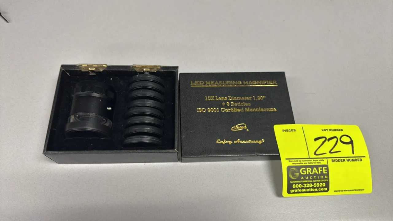 iGAGING 10X LED measuring magnifier loupe. Features integrated LED illumination and 1.20" lens diameter. Includes (9) reticles and fitted storage case