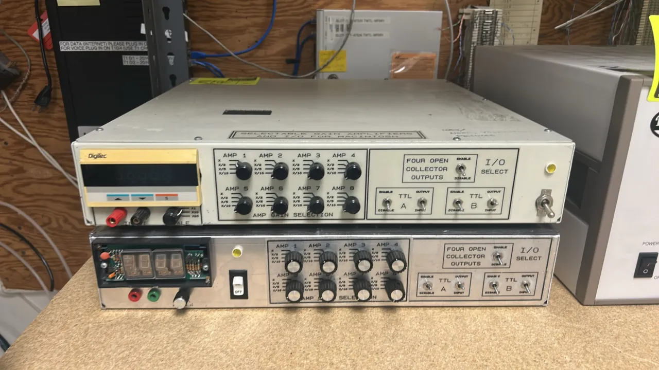World Precision Instruments Pulsemaster A300 digital pulse generators. Features 8-channel amplifier gain selection, 4 open collector outputs, TTL I/O