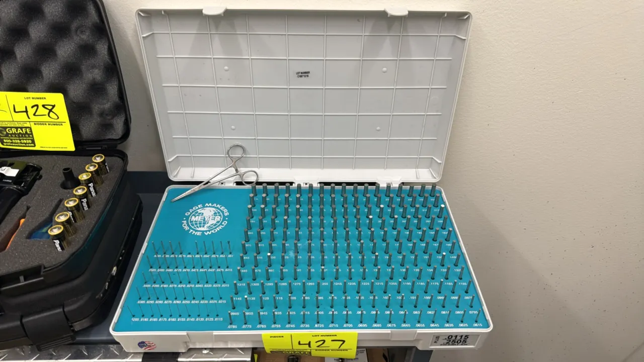 Meyer Gage C105 Class Z Plus pin gage set. Features size range of .0115" to .2505". Complete set housed in a fitted molded plastic case. Includes hand