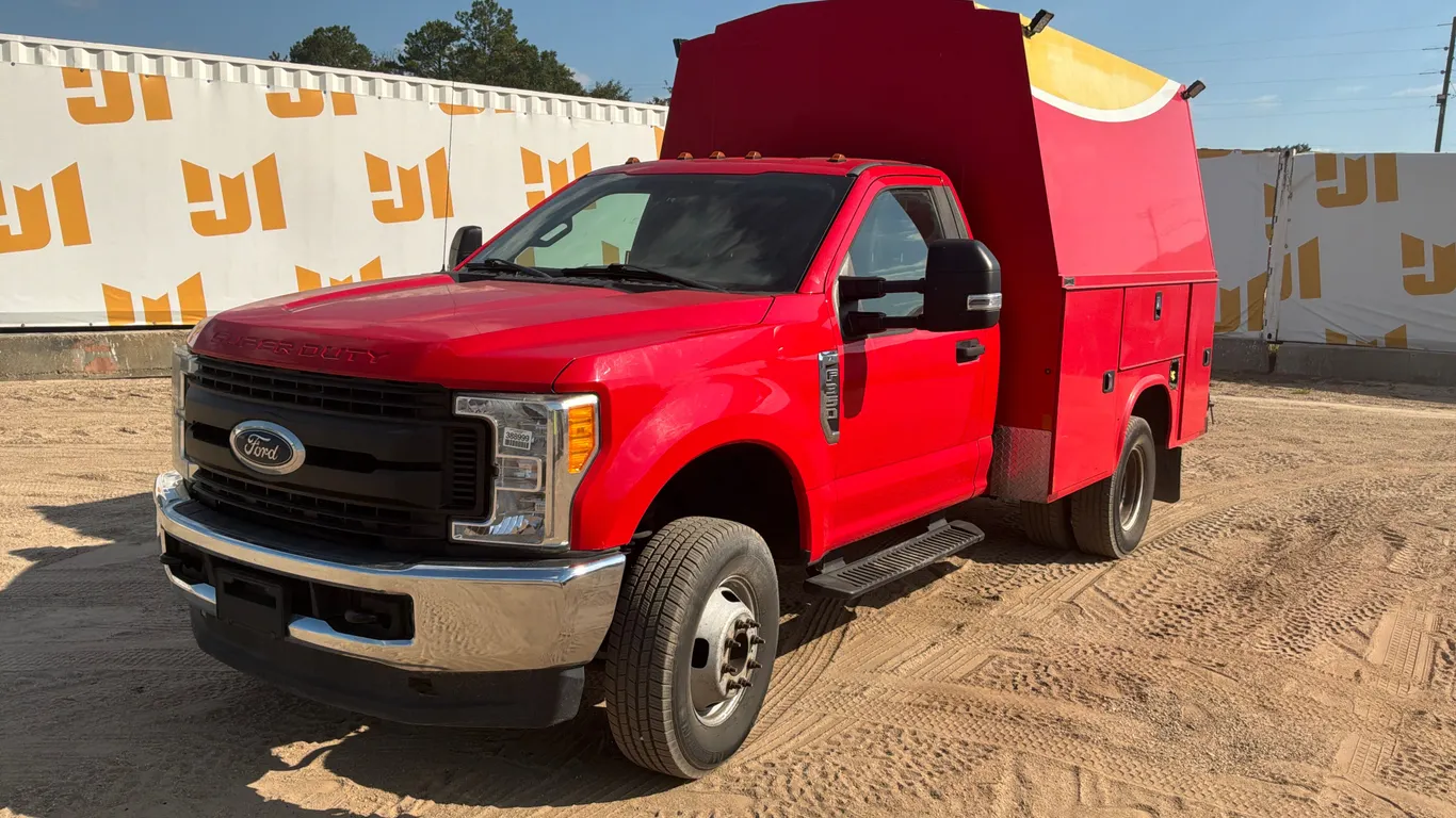 2017 FORD F-350XL SD S/A UTILITY TRUCK VIN: 1FDRF3H66HEC23508