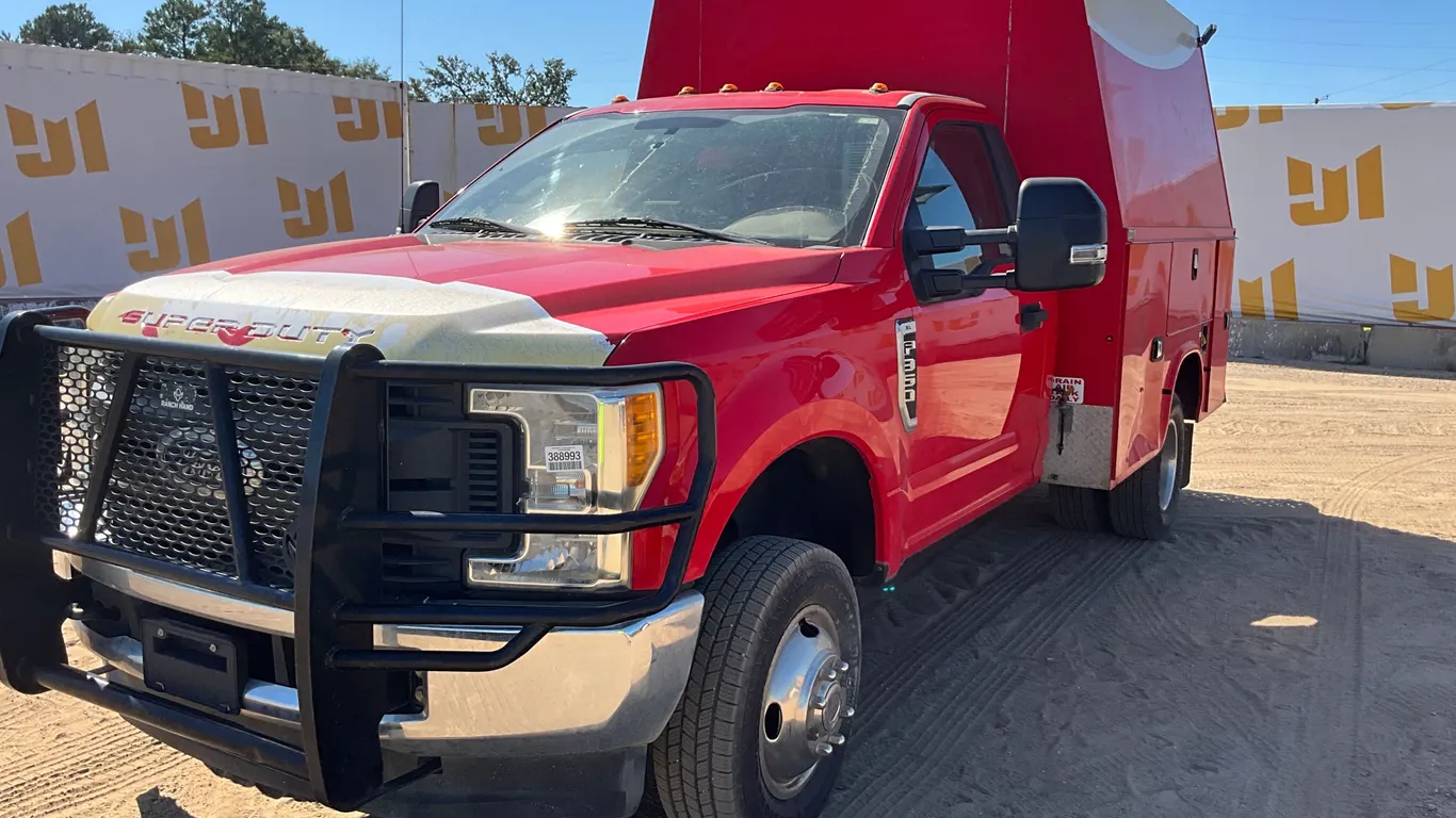 2017 FORD F-350XL SD S/A UTILITY TRUCK VIN: 1FDRF3H66HEC23511