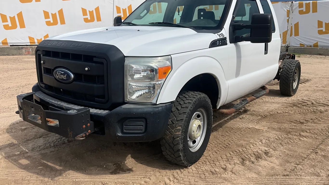 2016 FORD F-250XL SD EXT CAB 4X4 SINGLE AXLE CAB & CHASSIS VIN: 1FD7X2B60GEB25421