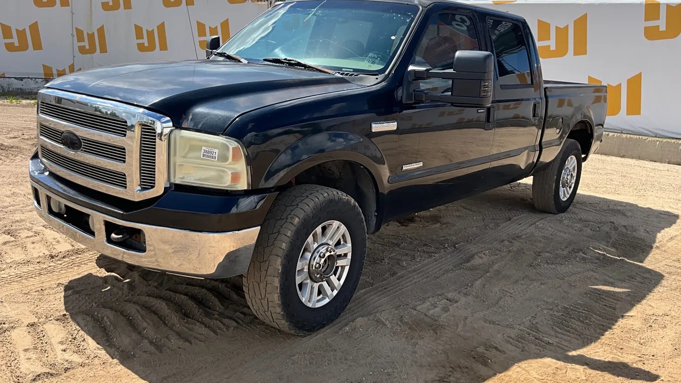 2005 FORD F-250 LARIAT CREW CAB 4X4 PICKUP VIN: 1FTSW21P35EB59006