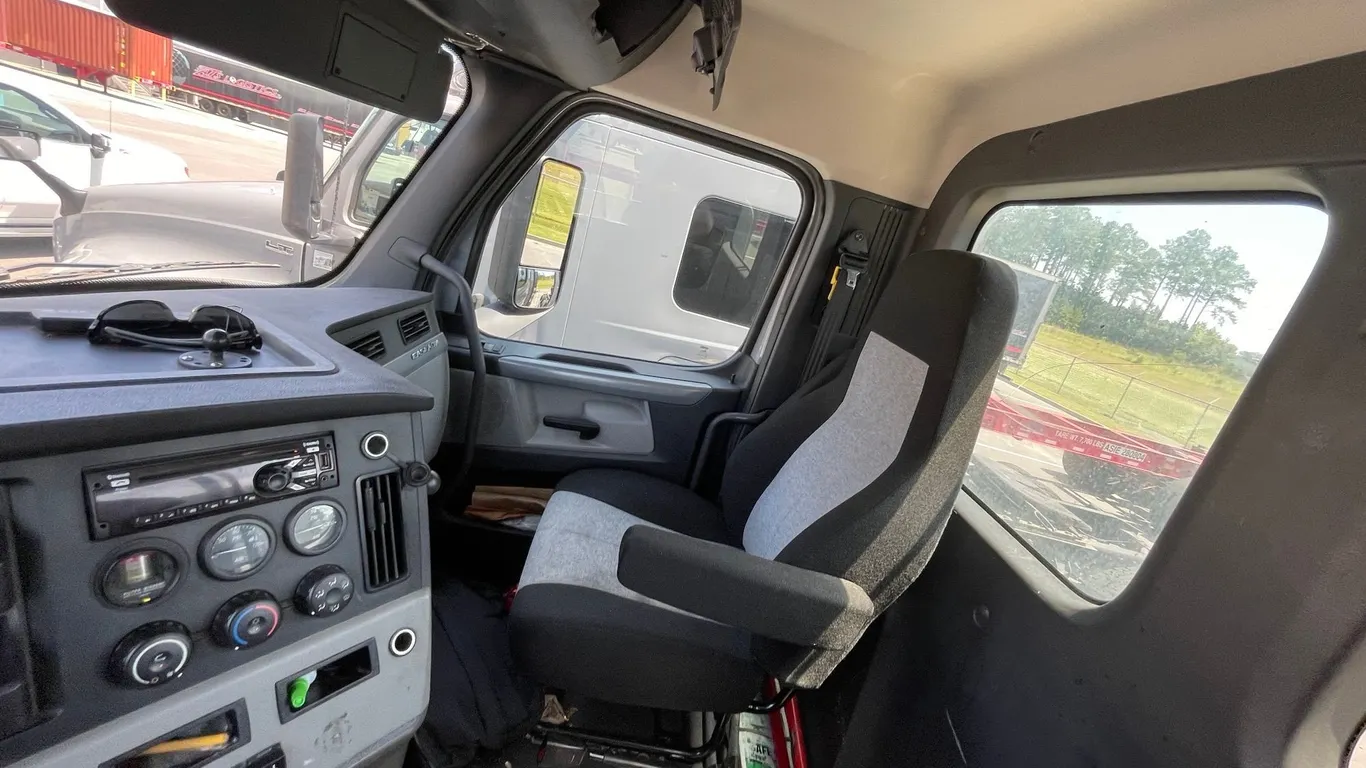 2019 FREIGHTLINER CASCADIA TANDEM AXLE DAY CAB TRUCK TRACTOR VIN: 1FUJHLDRXKLKR8705
