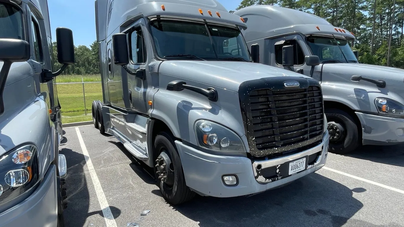 2015 FREIGHTLINER CASCADIA TANDEM AXLE TRUCK TRACTOR VIN: 1FUJGLD53FLGF6179