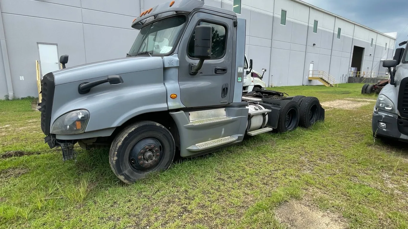2016 FREIGHTLINER CASCADIA T/A TANDEM AXLE DAY CAB TRUCK TRACTOR VIN: 1FUJGED59GLGZ4162