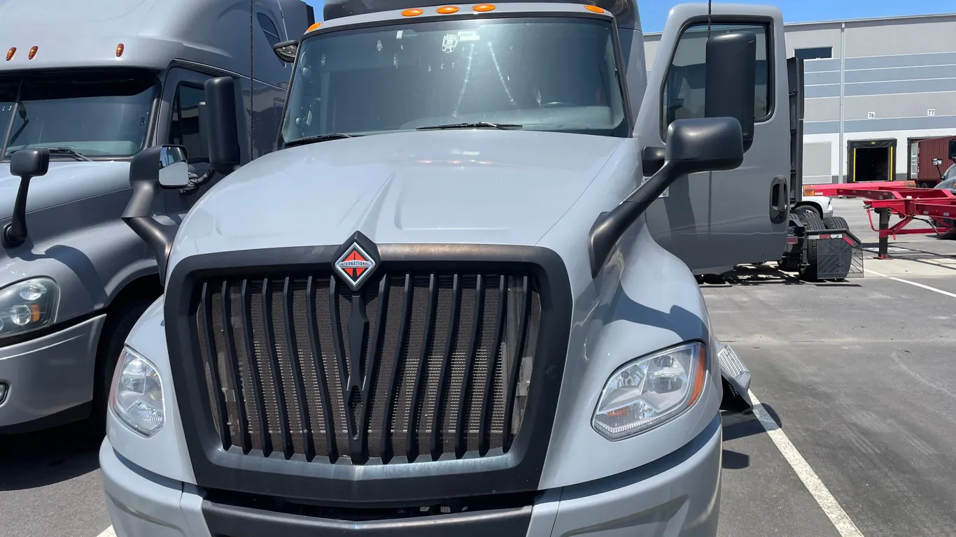 2023 INTERNATIONAL LT62F TANDEM AXLE TRUCK TRACTOR VIN: 3HSDZAPR0PN257606