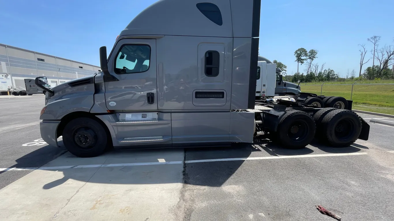 2020 FREIGHTLINER CASCADIA T/A VIN: 1FUJHHDR2LLLJ3941