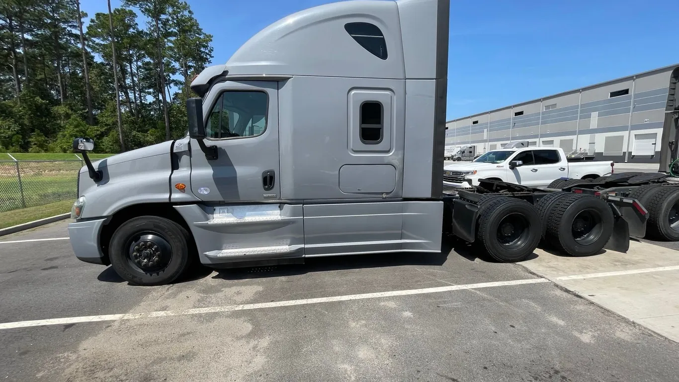 2017 FREIGHTLINER CASCADIA TANDEM AXLE TRUCK TRACTOR VIN: 1FUJGLDR9HLJB2367