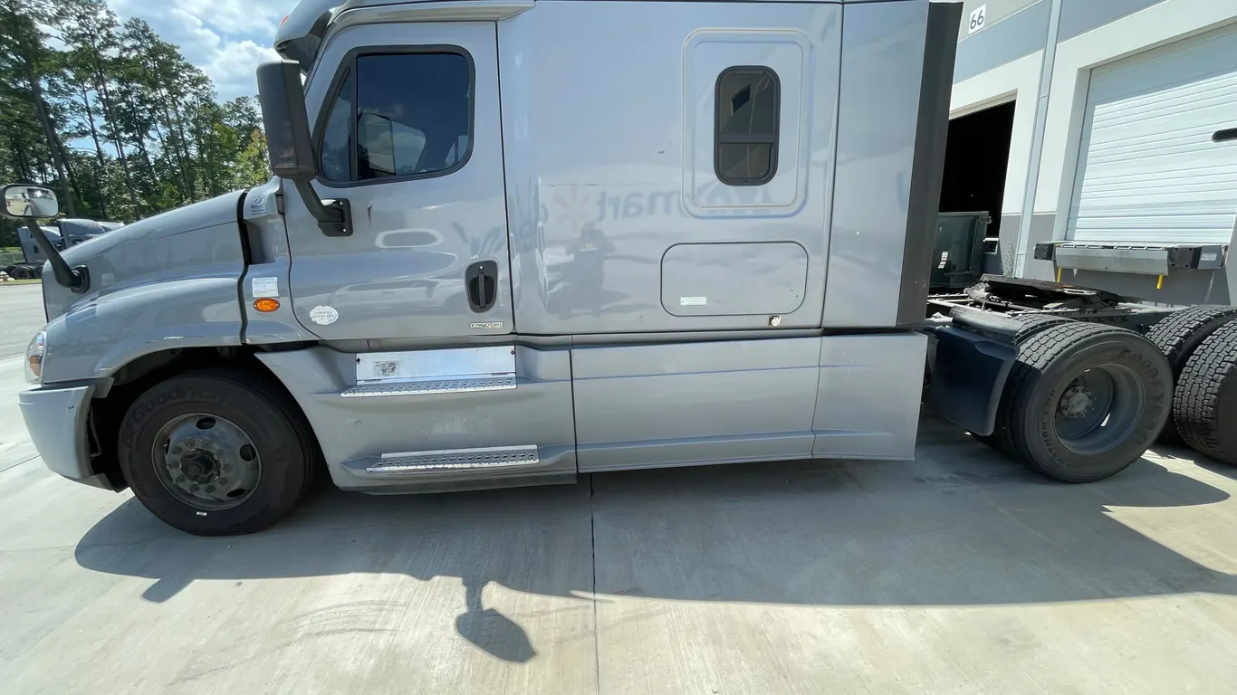 2017 FREIGHTLINER CASCADIA TANDEM AXLE TRUCK TRACTOR VIN: 1FUJGLDR3HLJB2364
