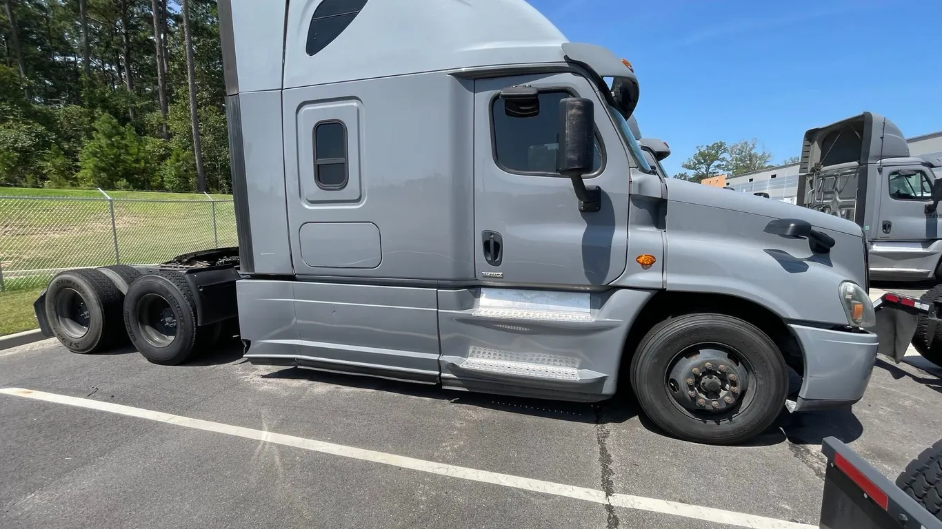 2017 FREIGHTLINER CASCADIA TANDEM AXLE TRUCK TRACTOR VIN: 1FUJGLDR4HLHU3499