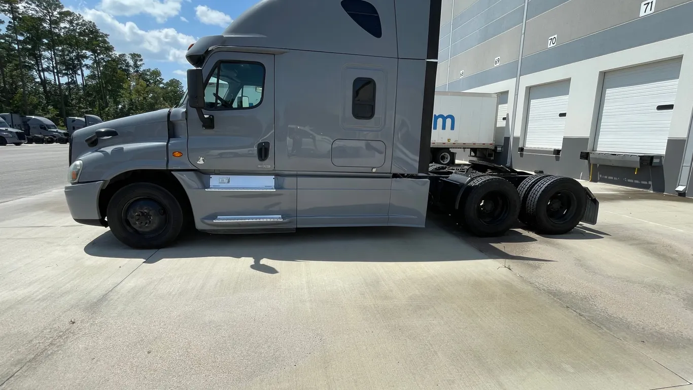 2017 FREIGHTLINER CASCADIA TANDEM AXLE TRUCK TRACTOR VIN: 1FUJGLDR7HLHM2590