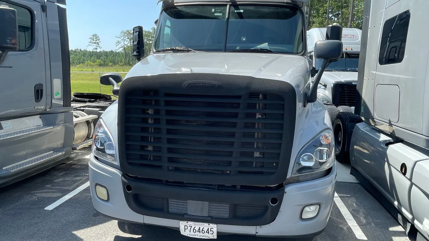 2015 FREIGHTLINER CASCADIA TANDEM AXLE TRUCK TRACTOR VIN: 1FUJGLD50FLGF6186