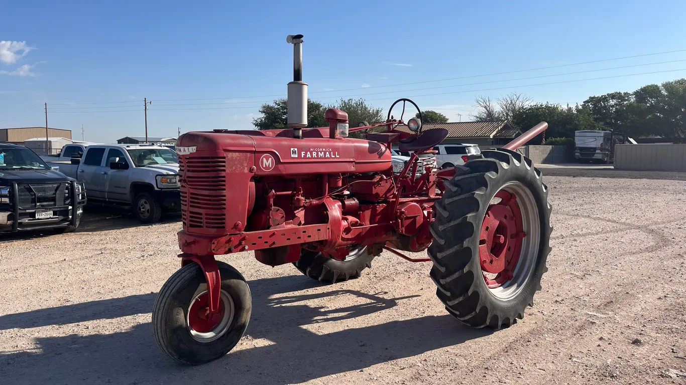 1950 INTERNATIONAL M TRACTOR SN: FBK215782XI