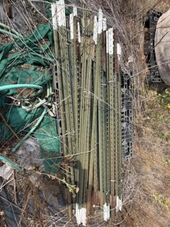 120 +/- 6' T-Posts