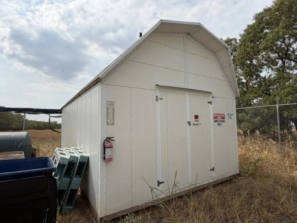 Approx. 12' x 20' Insulated Portal Bldg. on Skids
