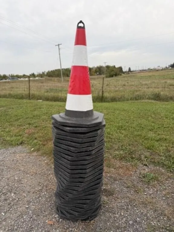 25 Safety Cones