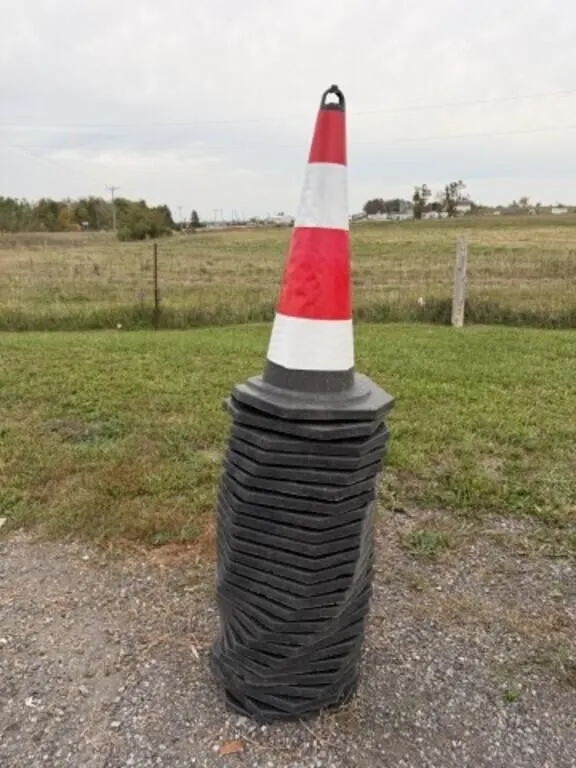 25 Safety Cones