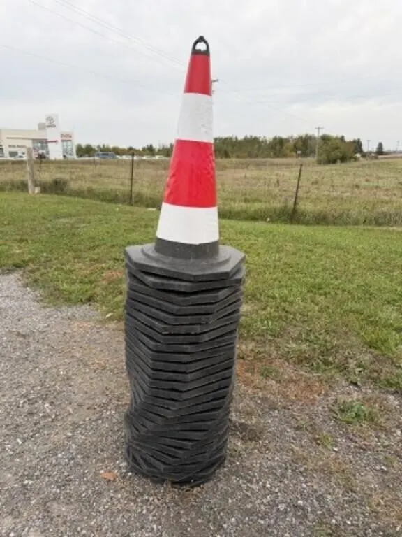 25 Safety Cones