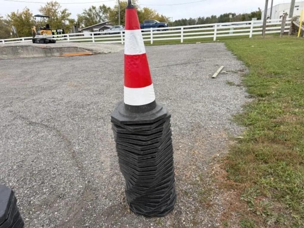 25 Safety Cones