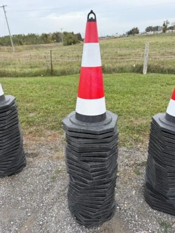 25 Safety Cones