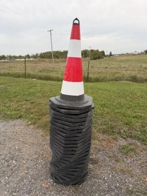 25 Safety Cones