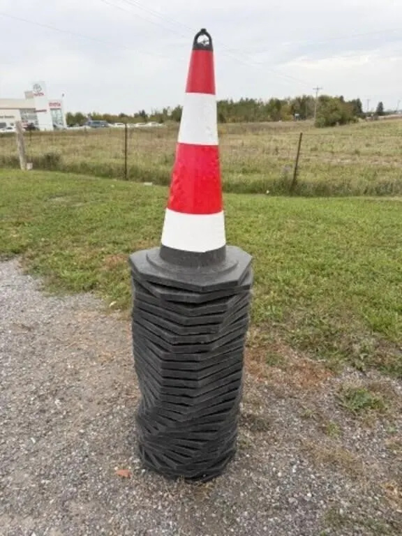 25 Safety Cones
