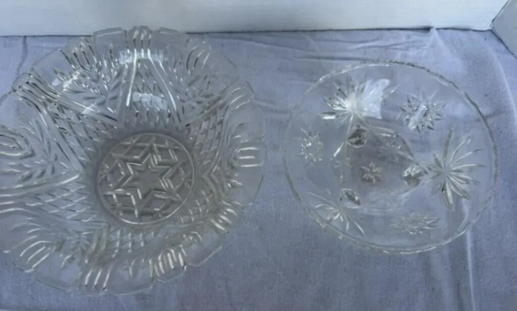 2 Clear glass dishes/bowls