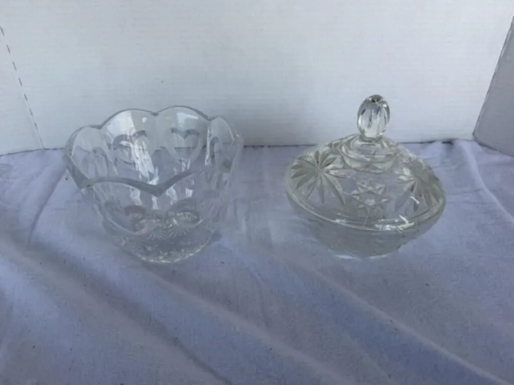 2 Clear glass dishes