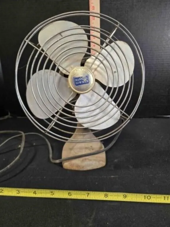 Vintage desk fan, 11" tall, tested, works
