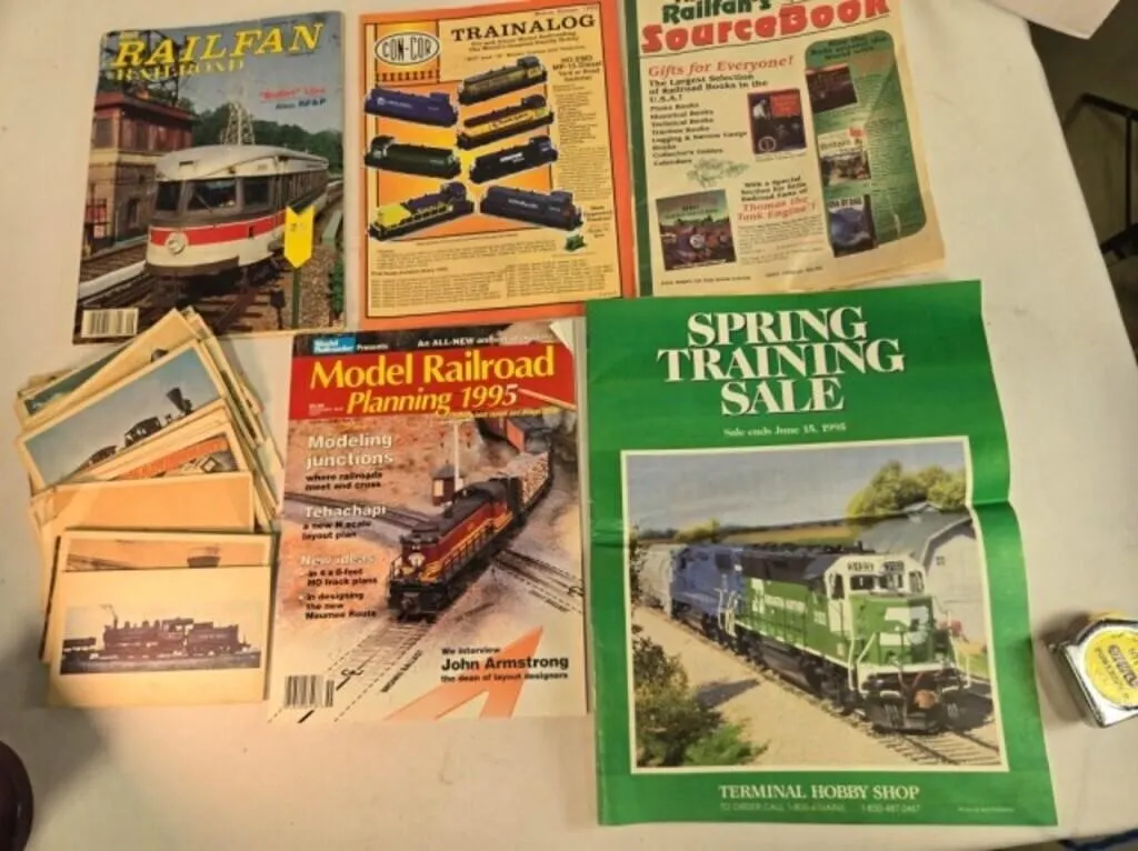 Model train entusiasts magazines & cards
