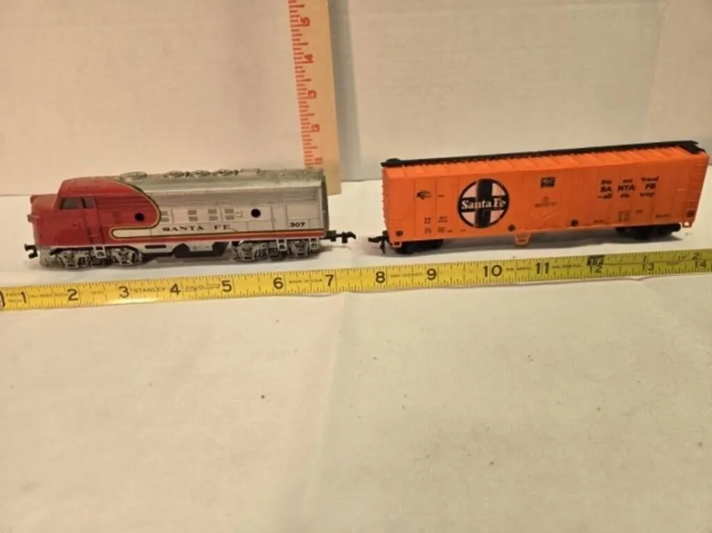Bachmann Train locomotive & AHM boxcar, HO scale