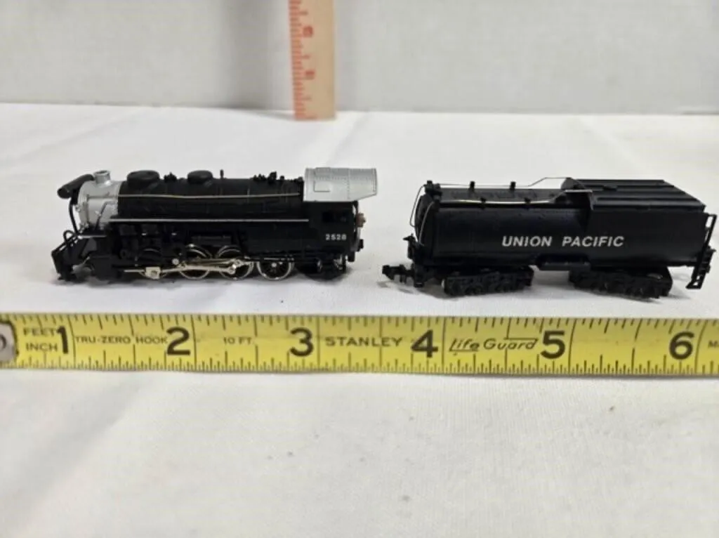 Bachmann N scale Train Steam Locomotive & car