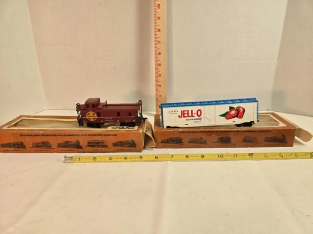 Lionel Train Santa Fe Caboose & Tyco Jell-O car
