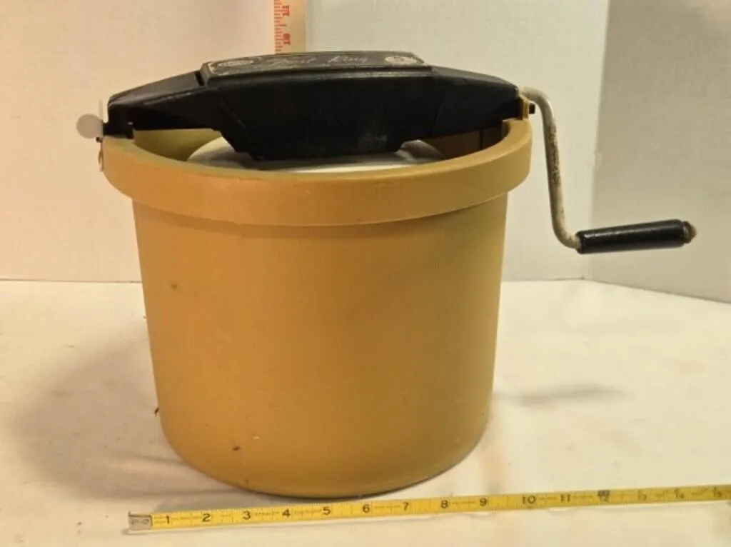 Frost King ice cream maker. Top is cracked. Works