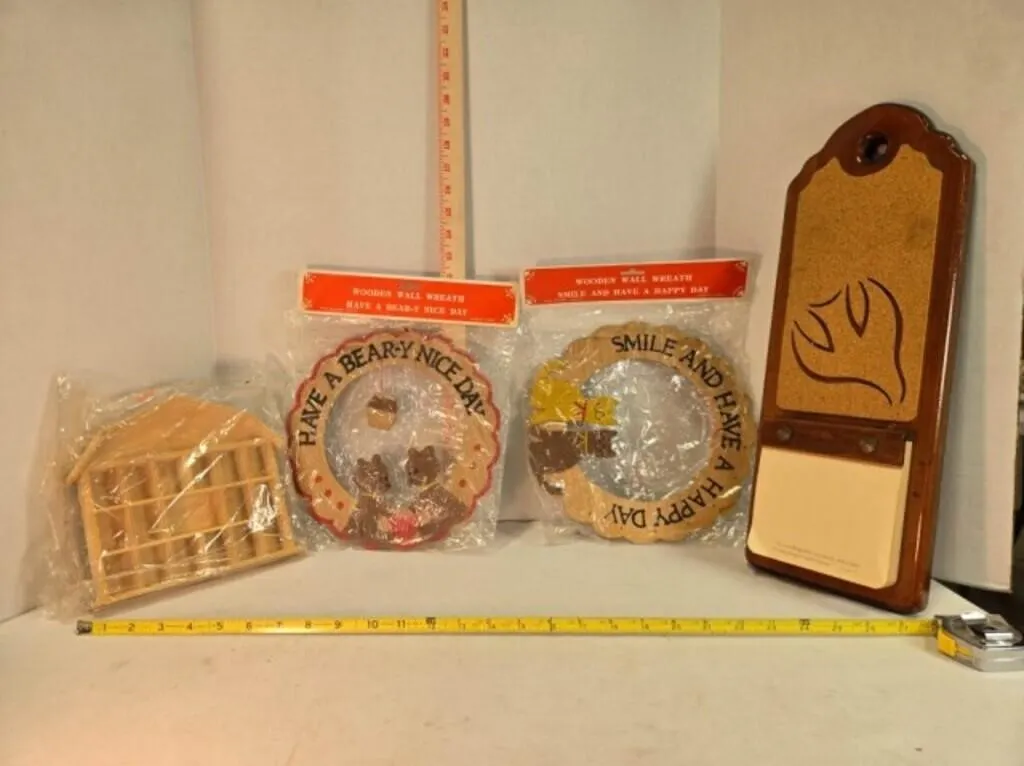 2 wreaths, notepad, curio cabinet