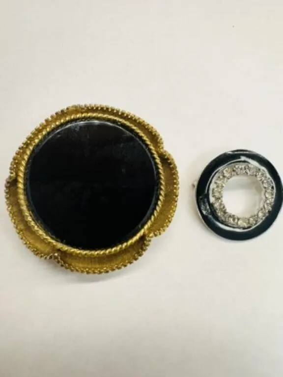 Hattie Carnegie Black Onyx Stone Brooch Gold tone