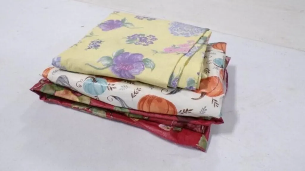 3 Vintage Fabric & Polyester Blend Table Covers