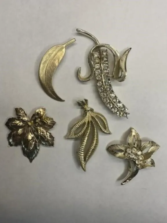 5 Gold tone Vintage Brooches-1 is Sarah Cov