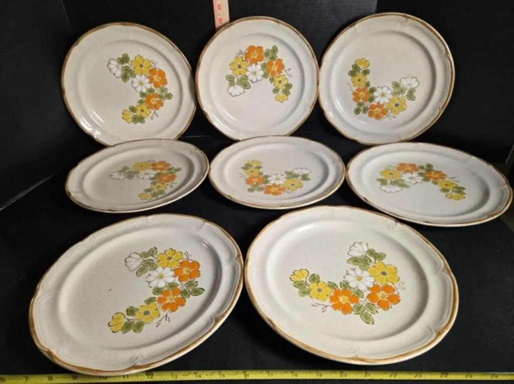 8 Stoneware Dinner Plates, 10 1/2", Handpainted