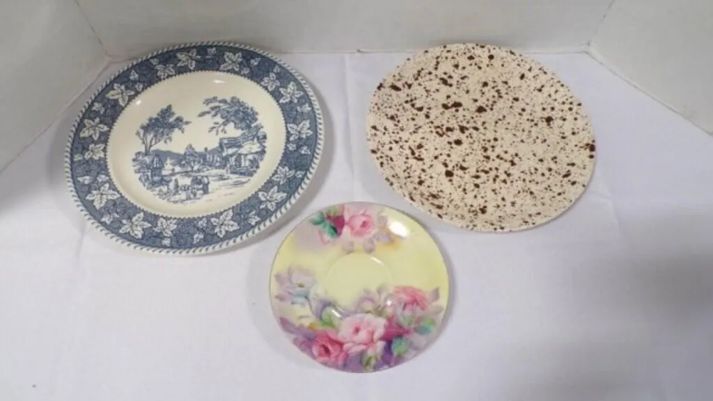 3 Vintage Kitchenware Dinner & Salad Plates
